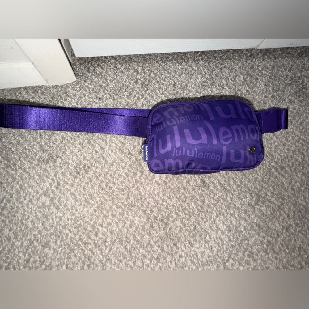Lululemon Everywhere Belt Bag 1L Wobbley Wordmark Atomic Purple Petrol - Picture 3 of 6